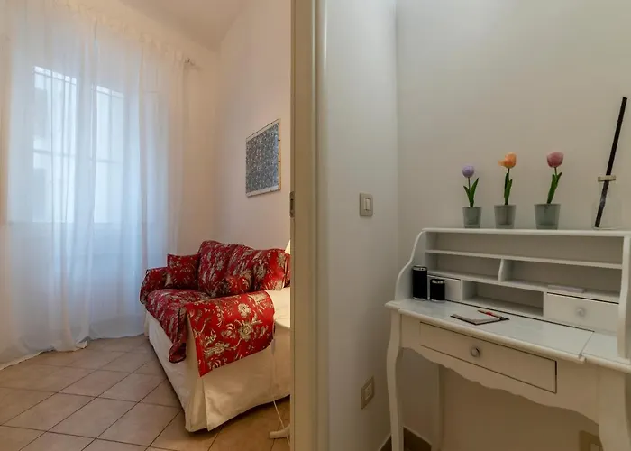 Guesthost - Borghese & Albani Appartement *