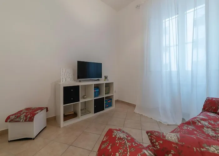 Guesthost - Borghese & Albani Appartement *